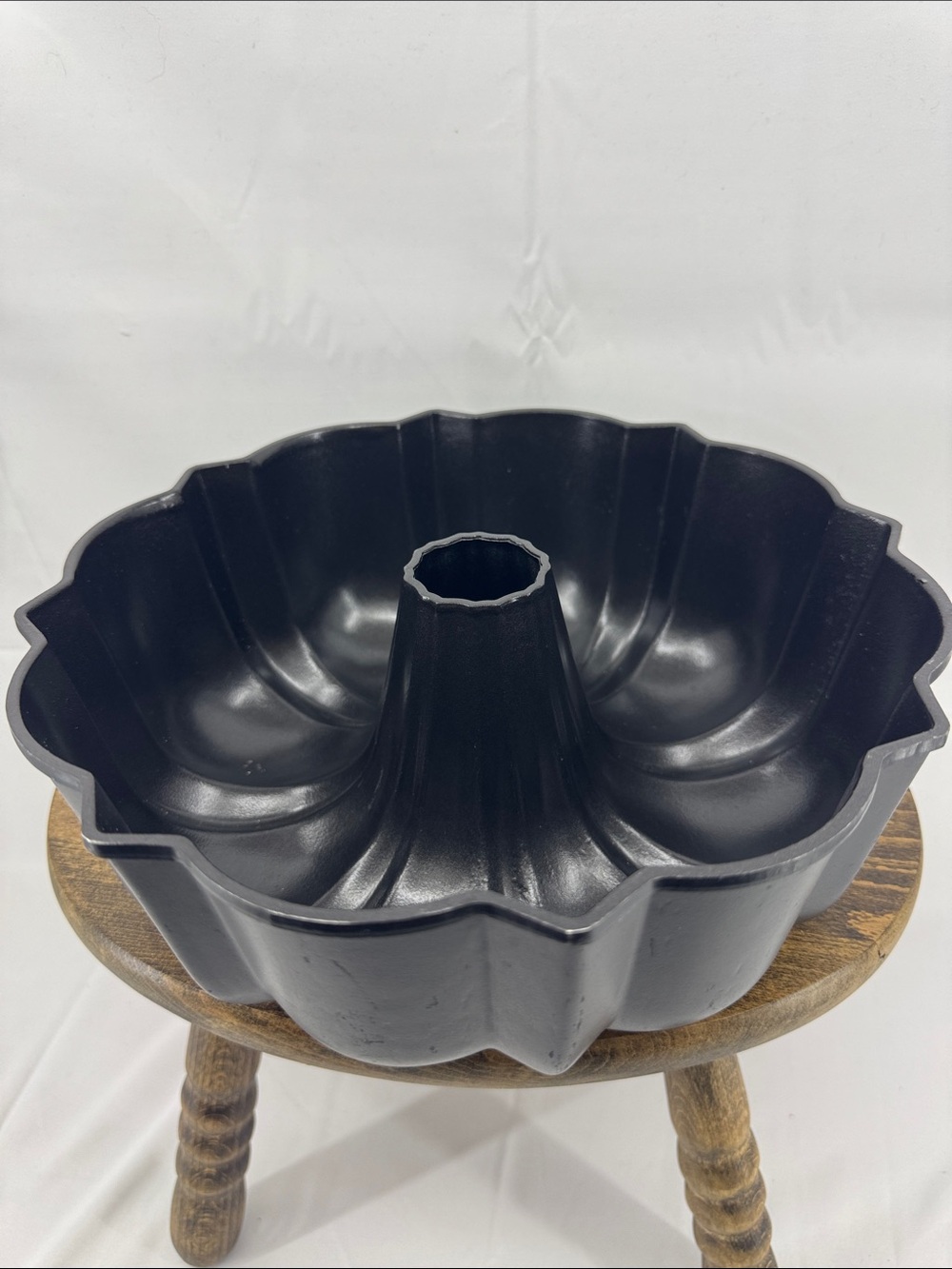NordicWare Classic 12 Cup Black Nonstick Bundt Cake Pan
